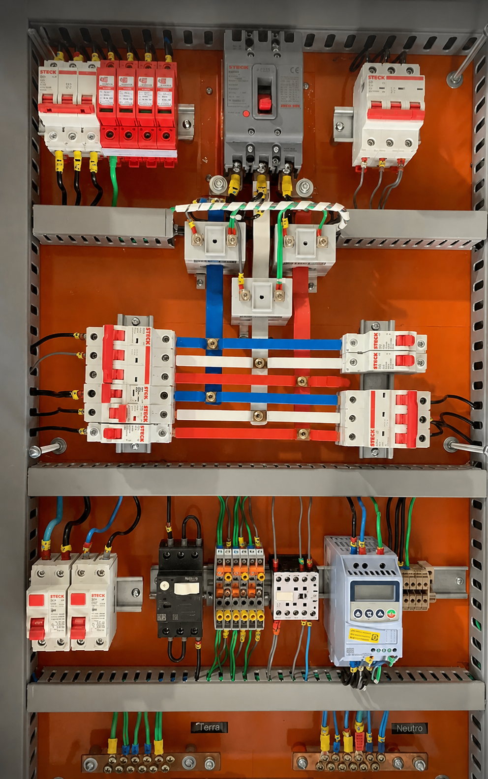 Instalação de quadro elétrico — HalexIstar