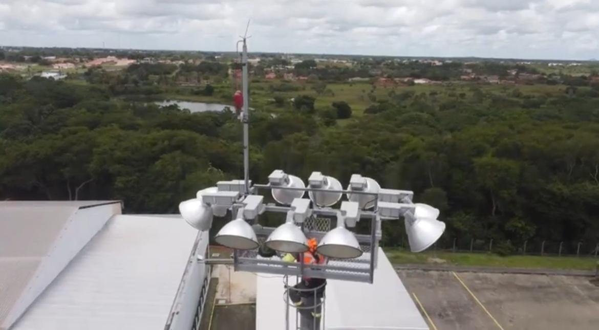 Manutenção de SPDA em torre de ilumminação — Ford Troller