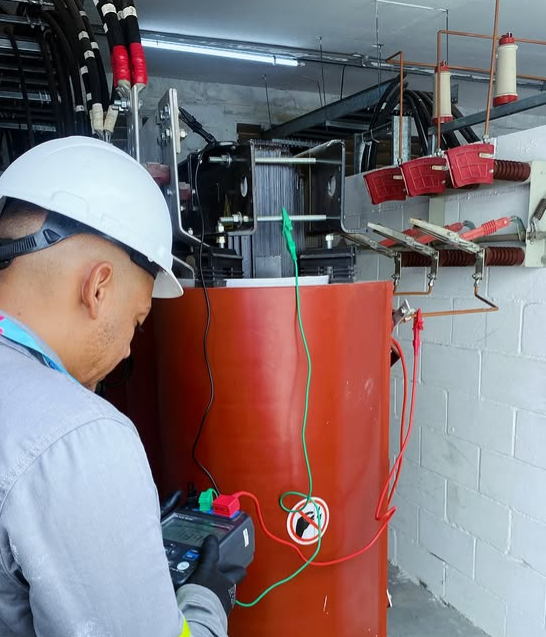 Manutenção de subestação abrigada 13.8kV — Almaviva